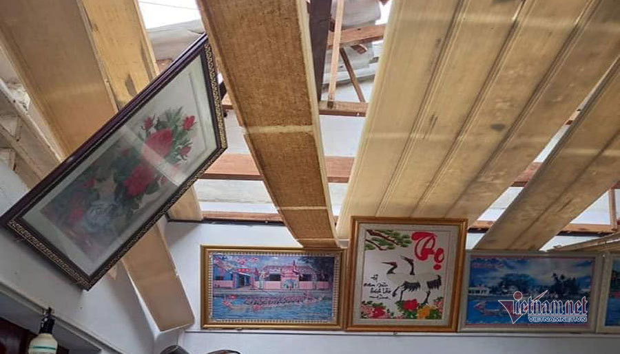 Một căn nhà khác bay toàn bộ phần mái tôn