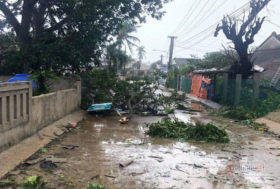 Hình ảnh tan hoang trên đảo sau bão số 9