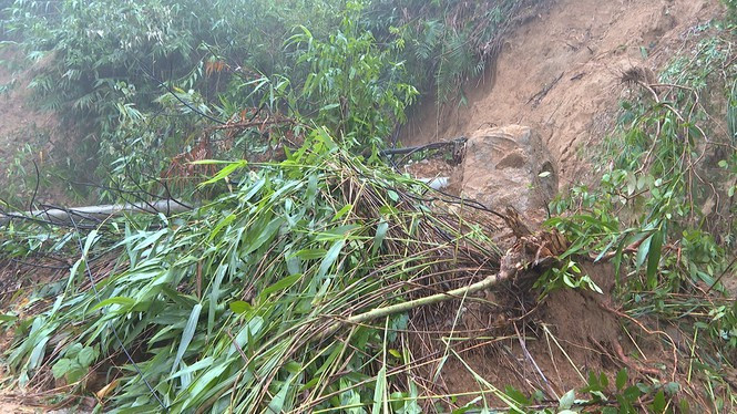 Hình ảnh mở đường tiếp cận mục tiêu sạt lở thủy điện Rào Trăng 3 - Hình 3 Hinh anh mo duong tiep can muc tieu sat lo thuy dien Rao Trang 3-Hinh-3