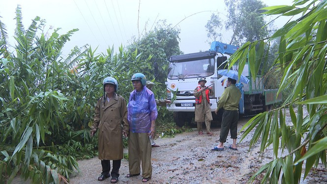 Hình ảnh mở đường tiếp cận mục tiêu sạt lở thủy điện Rào Trăng 3 - Hình 5 Hinh anh mo duong tiep can muc tieu sat lo thuy dien Rao Trang 3-Hinh-5