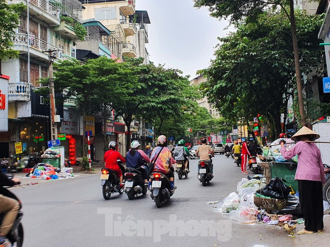 Rac lai ngap duong pho Ha Noi vi dan chan bai rac Nam Son
