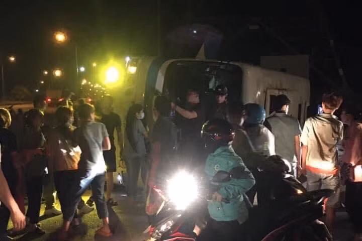 Quan long dang di xe may 