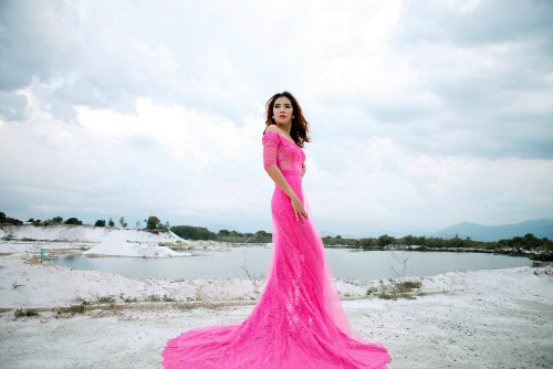 Nhận lời mời trực tiếp từ Ban tổ chức cuộc thi, Bích Dự đã lên đường tham dự cuộc thi nhan sắc này.