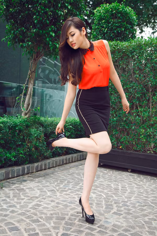 Sau khi đăng quang Á hậu 1 tại cuộc thi Hoa hậu Việt Nam 2012, Tú Anh thường xuyên xuất hiện trong nhiều sự kiện của showbiz Việt