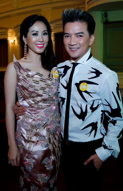 Cả hai hút mọi ánh nhìn và được khen là rất đẹp đôi