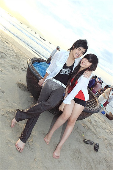 Bên cạnh mẹ, em gái Quỳnh Mi cũng là người luôn đồng hành với Wanbi trong các sự kiện.