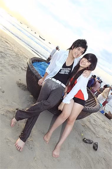 Bên cạnh mẹ, em gái Quỳnh Mi cũng là người luôn đồng hành với Wanbi trong các sự kiện.