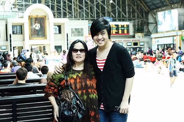 Mẹ luôn là người gần gũi với Wanbi Tuấn Anh, nhất là từ sau sự ra đi đột ngột của ba vào năm 2009.