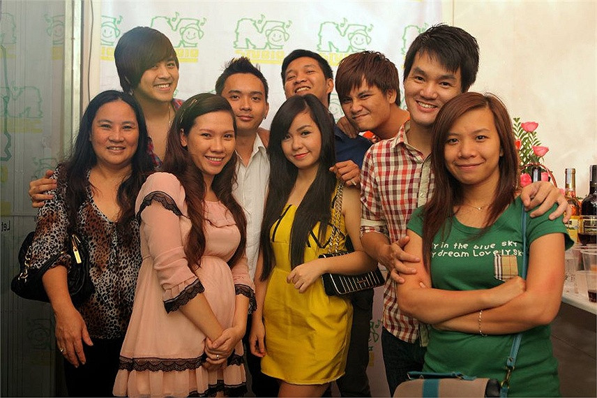 Bà vô cùng xúc động trước những tình cảm của anh chị em nghệ sỹ cũng như các fan dành cho con trai mình.