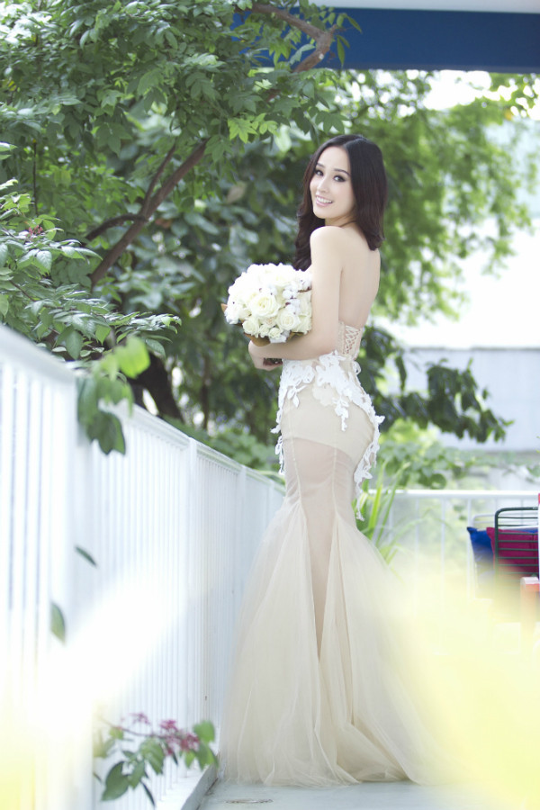 Stylist: Tân Đà Lạt; Makeup: Phúc Nghĩa; Trang phục : Nhà thiết kế Anh thư