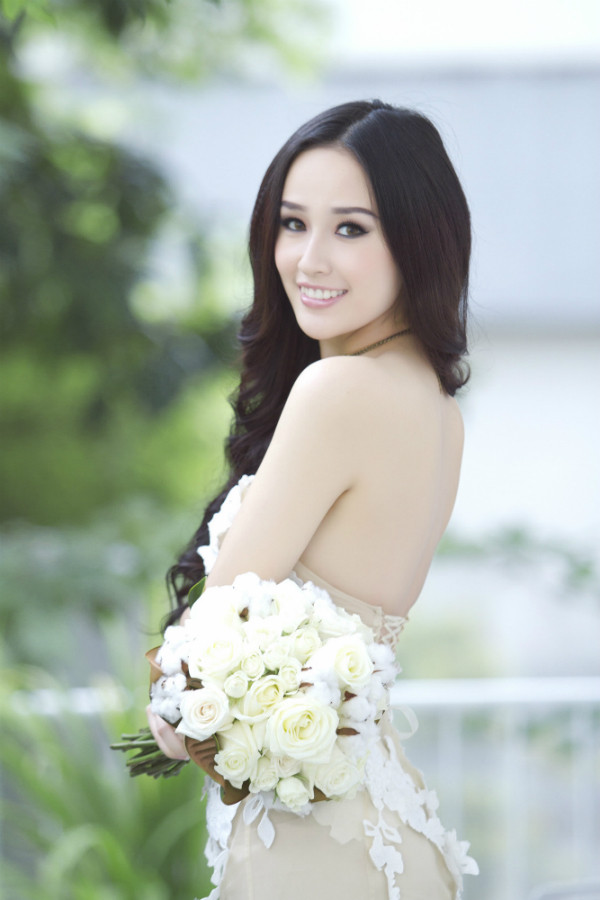Mai Phương Thúy đẹp lộng lẫy khi diện váy cô dâu