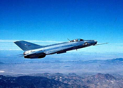 Mỹ đã đáp ứng mọi yêu cầu của Israel để lấy về MiG-21F-13. Trong ảnh là chiếc MiG-21F-13 sơn phù hiệu Không quân Mỹ bay thử nghiệm ở khu vực 51.