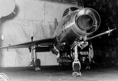 Chiếc MiG-21F-13 được trưng bày trước báo chí sau khi Radfa bay tới được Israel.