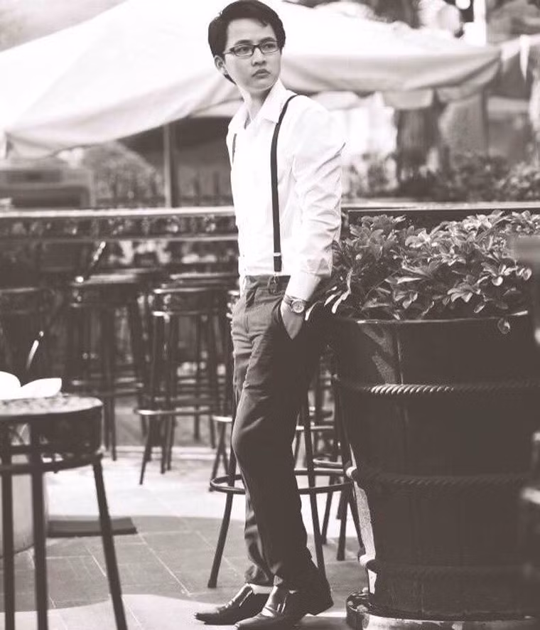 Sở hữu gương mặt sáng, thầy Lại Tiến Minh cho rằng đó là điều thuận lợi khi giao tiếp nhưng được nhiều người biết đến cũng là một cái hại. Giảng viên trẻ tuổi này nêu ví dụ có thể mất tự tin khi được nhiều người chú ý.