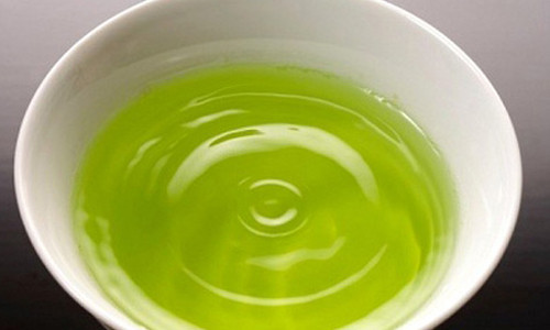 Uống lượng trà hợp lý có thể giảm tới 31% trong khi sử dụng nước ép trái cây họ cam quýt giảm được 21% nguy cơ ung thư buồng trứng.