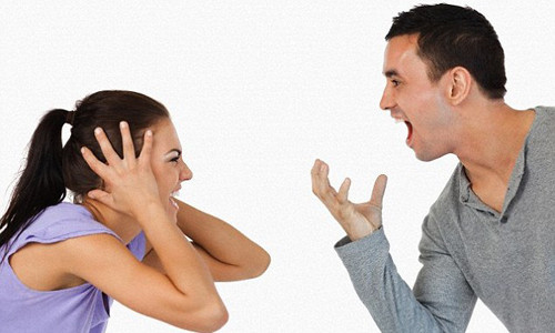 Thường xuyên cãi lộn, trầm cảm khiến bạn khó có thể kiểm soát cân nặng như mong muốn.