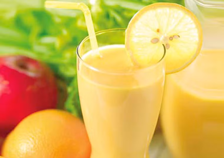 Bổ sung đồ uống giàu dinh dưỡng. Nhiều lúc cơ thể phải gồng mình nhằm duy trì việc phát triển bình thường. Để “giảm tải” cho cơ thể, bạn nên bổ sung một vài loại nước uống giàu dinh dưỡng, giúp hệ tiêu hóa có thời gian “thư giãn” mà vẫn hấp thu được lượng dưỡng chất cần thiết.