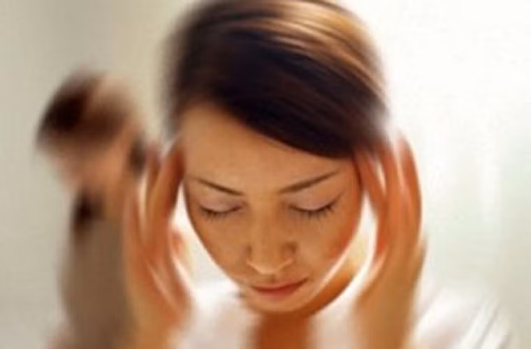 Thực tế, não bộ chỉ chiếm 2% trọng lượng cơ thể nhưng được cung cấp tới 15% khối lượng máu từ tim bóp ra, tiêu thụ 20% tổng lượng oxy trong máu và sử dụng đến 25% lượng glucose để sinh năng lượng cung cấp cho các tế bào thần kinh hoạt động. Khi tình trạng thiếu máu xảy ra, hoạt động thần kinh của não bộ suy giảm nghiêm trọng.