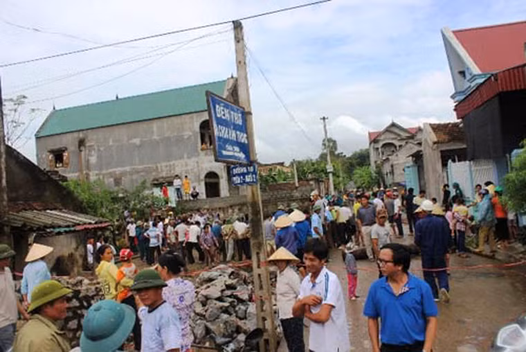 Theo người dân nơi đây, khu vực xuất hiện hố tử thần vốn là mảnh đất nguyên thổ từ xa xưa. Từ trước đến nay, họ chưa thấy hiện tượng kỳ lạ như vậy bao giờ.