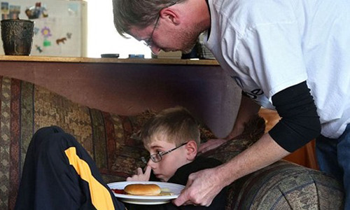 Suốt một năm qua, Landon không còn cảm giác thèm ăn dù trước đó cậu không dùng bất cứ thực phẩm nào.