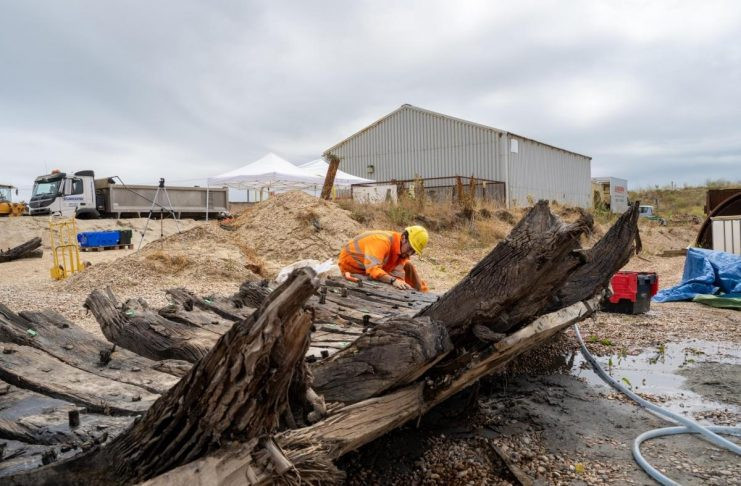 Mất tích 500 năm, tàu ma bất ngờ xuất hiện giữa mỏ đá Mat tich 500 nam, tau ma bat ngo xuat hien giua mo da