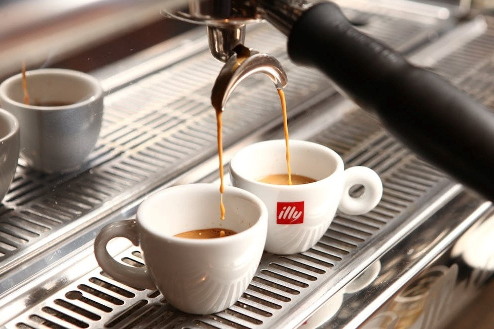 Uong 2 coc ca phe/ngay tang nguy co cho nguoi huyet ap cao