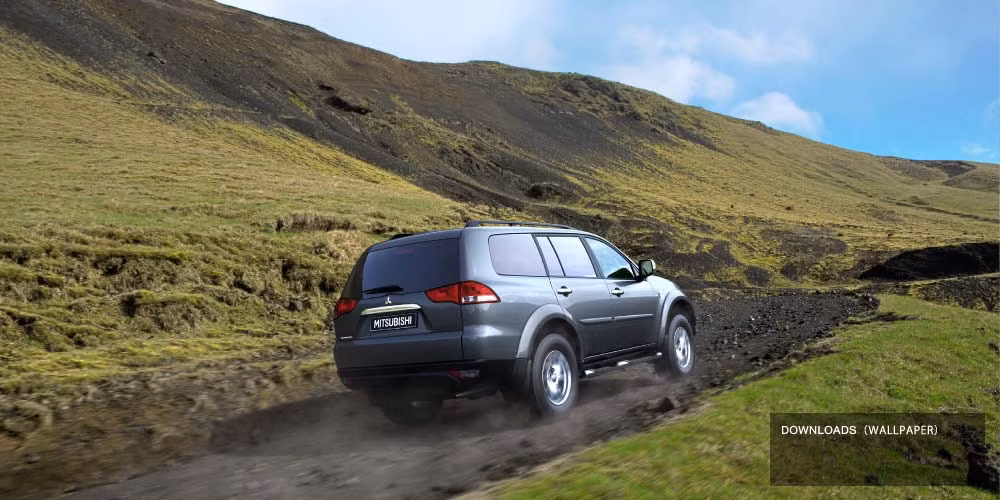 Lực sản sinh sẽ được truyền đến bánh sau thông qua hộp số tự động 5 cấp, được điều khiển bằng cách sử dụng bộ phận sang số gắn sau vô-lăng.