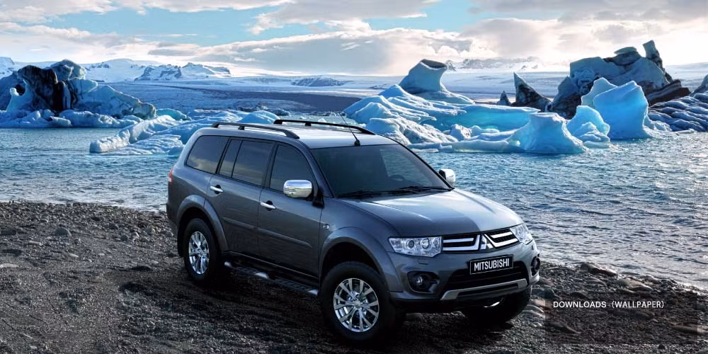 Khách hàng có thể khá yên tâm khi vận hành Pajero Sport bởi các tính năng an toàn tiêu chuẩn như ABS, hệ thống phanh điện tử EBD. Hiện tại, Pajero Sport Automatic cũng đã có mặt trên thị trường Việt với mức giá nhỉnh hơn một chút ở mức 835 triệu đồng.