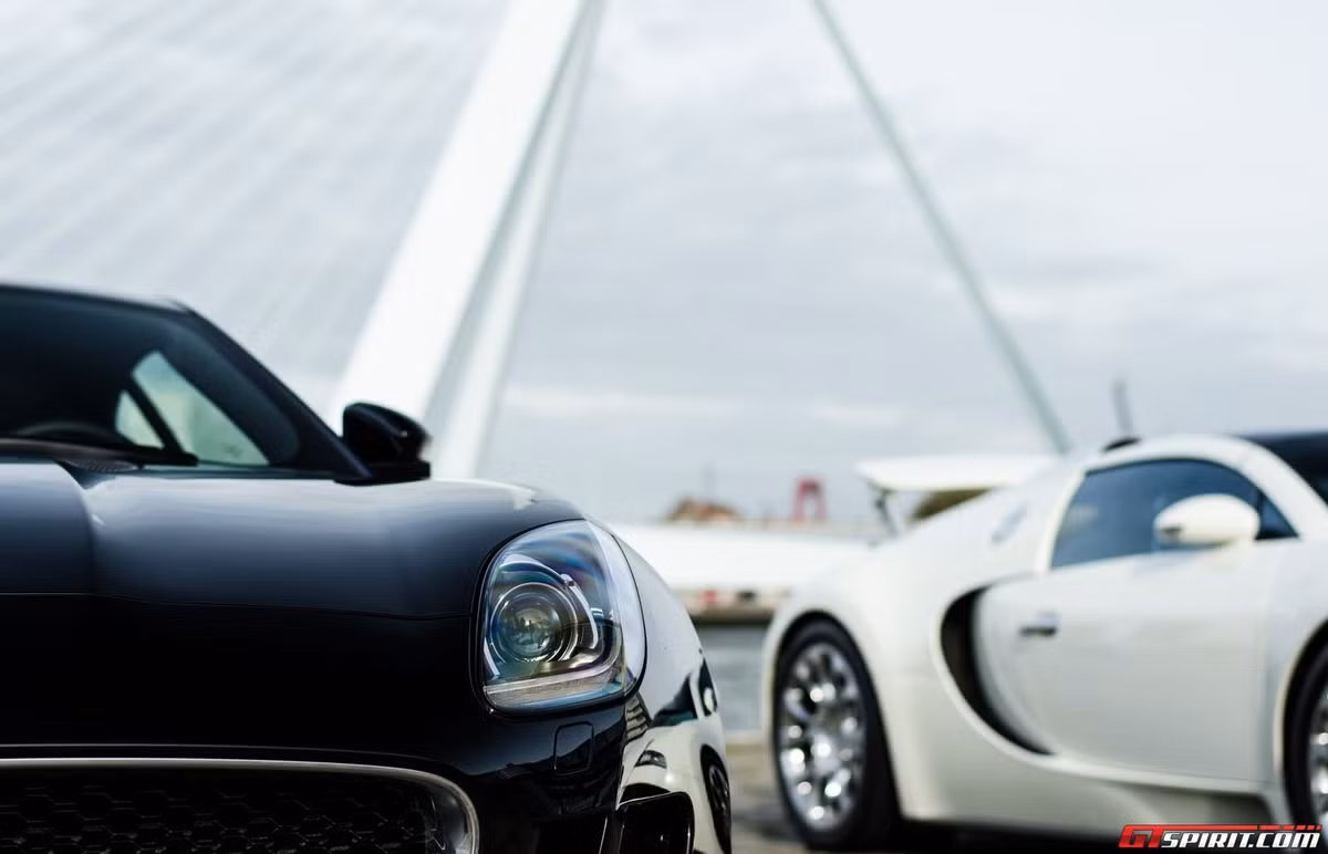 Những mẫu xe của Jaguar luôn đem đến cho người xem cái nhìn trầm trồ, thán phục, ngay cả với những người khó tính nhất ở Rotterdam này.