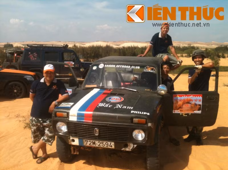 Từ một chiếc Niva cũ có giá khoảng 30 triệu đồng, để biến nó trở thành một "chiến binh" có thể tham gia offroad được thì số tiền chủ xe bỏ ra không hề nhỏ vì phụ kiện offroad không hề rẻ chút nào.