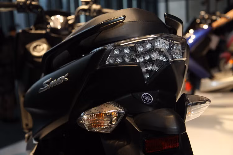 Khách hàng Mỹ sẽ có 2 lựa chọn về màu sắc là xanh biển đậm và đen titan.