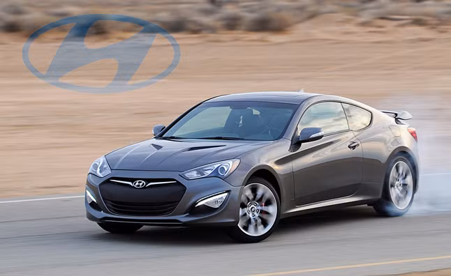 Hyundai Genesis Coupe của hãng xe Hàn Quốc cạnh tranh với Ford Mustang và Chevy Camaro. Trong cuộc chiến khốc liệt này, Genesis được trang bị động cơ V6 dung tích 3.8L cung cấp công suất 348 mã lực. Mẫu xe hiện có giá khoảng 28.000 USD đã bao gồm cước vận chuyển.