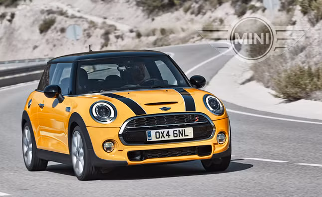 MINI Cooper S Hardtop dần khẳng định được vị trí trên thị trường ô tô cỡ nhỏ. Những phiên bản Cooper Hardtop hiệu suất cao được trang bị động cơ tăng áp 4 xi-lanh dung tích 2.0L, công suất 189 mã lực cùng hàng loạt thiết bị như đèn sương mù, gạt nước, kính chắn gió/mưa cảm biến, ghế ngồi kiểu dáng thể thao và bánh lái đa chức năng.