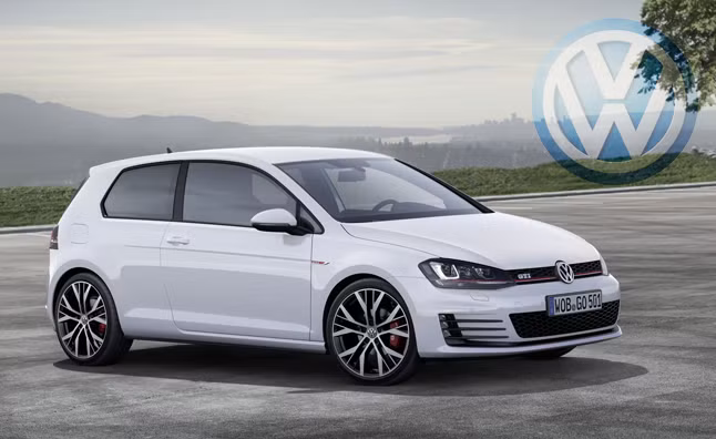 Volkswagen GTI là mẫu hatchback sở hữu diện mạo khá sang trọng, đi kèm nội thất tiêu chuẩn với hàng loạt trang bị như kết nối Bluetooth, hệ thống giải trí với màn hình cảm ứng tiêu chuẩn.