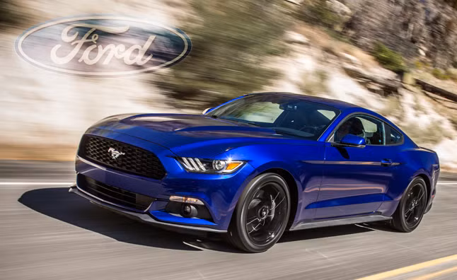Ford Mustang Fastback EcoBoost 2015 gây bất ngờ ngay từ khi ra mắt bởi chỉ số tiết kiệm nhiên liệu 25mpg, vận hành trên động cơ EcoBoost dung tích 2.3L cho công suất 310 mã lực. Chú ngựa hoang này sẽ về tay bạn với mức giá xấp xỉ 26.000 USD.