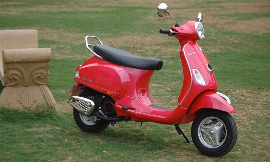 Theo chia sẻ từ phía Piaggio, phiên bản đặc biệt Vespa Elegante mới này được phát triển dựa trên nền tảng Vespa VX hay còn gọi với cái tên Vespa LX tại thị trường Việt Nam. Tuy nhiên, sẽ có nhiều chi tiết khác biệt, bắt mắt hơn trong kiểu dáng của xe.