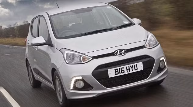 2. Hyundai i10 Comfort 1.2. Với số tiền 4.000 bảng Anh (khoảng 138 triệu đồng) để mua 1 chiếc Huyndai i10 Comfort 1.2 mới đi được 55.000 dặm có thể coi là một món hời cho bất kỳ ai muốn sở hữu dòng xe thành phố tiện dụng này.