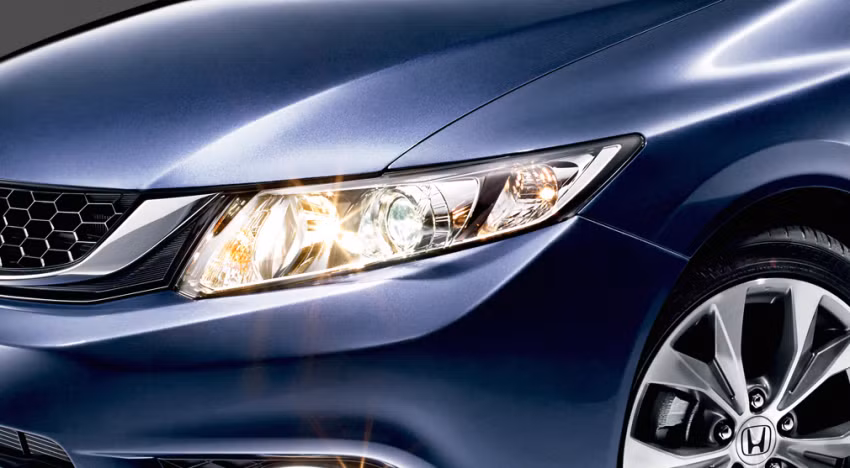 Phiên bản mới 2.0 S cũng mang đến khá nhiều tiện ích như đèn pha tự động trong khi túi khí rèm phía trước và túi khí hai bên đã có sẵn, nâng tổng số túi khí lên con số 6.