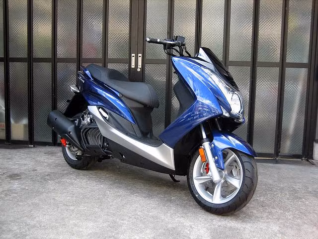 SMAX vận hành bởi động cơ 4 kỳ, làm mát bằng nước, dung tích 155cc. Nhiên liệu được phun bởi công nghệ SOHC.