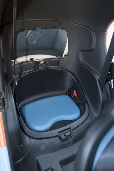 Theo đại diện Renault, thiết kế nội thất của Twizy đặc biệt không thấm nước, bao gồm các khu vực như bảng điều khiển và ghế ngồi.