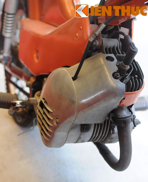 Xe có hệ thống làm mát chủ động bằng quạt gió ly tâm gắn vào bên hông động cơ. Hệ thống quạt gió hoạt động nhờ dòng điện 6v được cung cấp từ động cơ, đây là điểm đặc biệt của dòng Simson SR4-2.