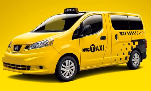 Chiếc taxi có "màu áo" vàng này thu hút được sự chú ý của rất nhiều người.