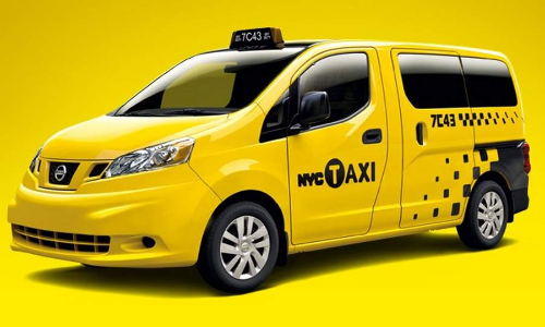 Chiếc taxi có "màu áo" vàng này thu hút được sự chú ý của rất nhiều người.