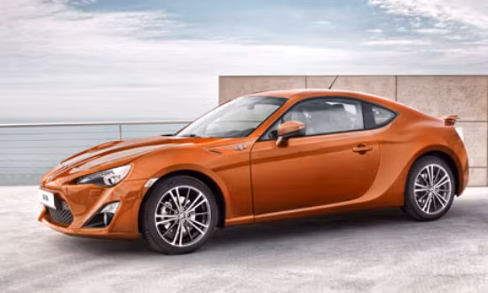 Toyota GT86: Toyota đang cung cấp 1 gói khuyến mại lớn dành cho những khách hàng muốn mua GT86. Người mua hàng không cần đặt cọc tiền. Xe được trang bị động cơ tự động 6 cấp 2.0 lít giúp xe tăng tốc dễ dàng.