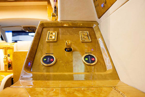 Để sở hữu một chiếc Cadillac Escalade 2015 phong cách hoàng gia như vậy, người dùng sẽ phải bỏ ra khoản tiền 320.000 USD (tương đương khoảng 6,8 tỷ đồng).