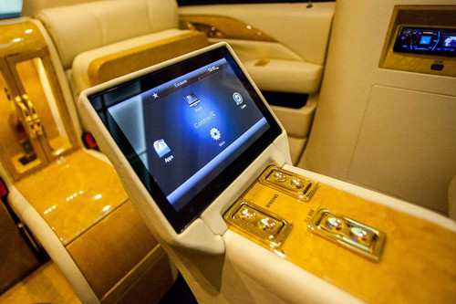 Bảng điều khiển dành riêng cho hàng ghế sau.