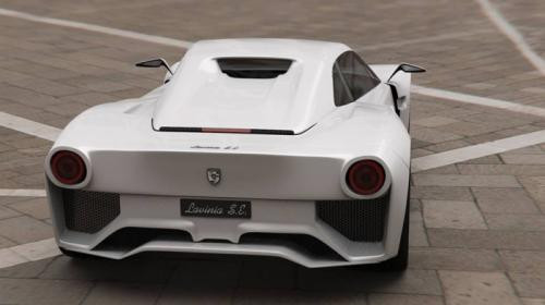 Khác với những mẫu xe điện thông thường khác, Lavinia tạo ấn tượng cho người dùng bởi phần đuôi xe cá tính. Hệ thống đèn pha nhỏ gọn được bố trí cách rất xa nhau.