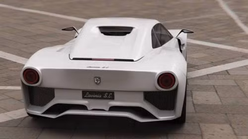 Khác với những mẫu xe điện thông thường khác, Lavinia tạo ấn tượng cho người dùng bởi phần đuôi xe cá tính. Hệ thống đèn pha nhỏ gọn được bố trí cách rất xa nhau.