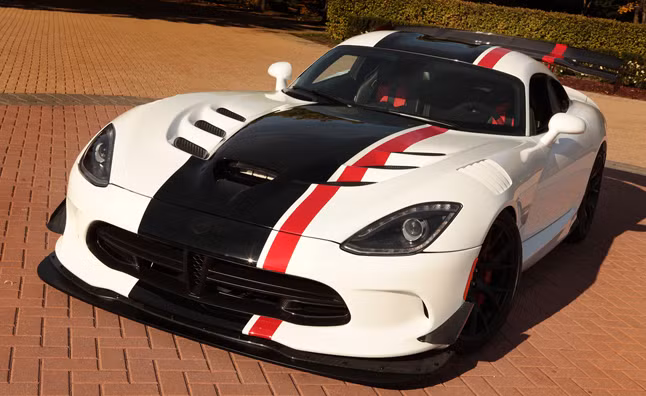 Dodge Viper ACR Concept: ACR là viết tắt của American Club Racing. Dodge Viper ACR được giới thiệu vào năm 1999 với hiệu suất cực lớn. Phiên bản mới này thậm chí sẽ có hiệu suất lớn hơn nhiều so với các thế hệ Viper trước đây. Điều này được chứng tỏ trong SEMA show năm nay.