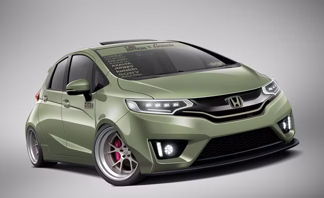 Honda Fit dành được thiện cảm của hầu hết khách hàng bởi tính ứng dụng cao, giải trí tốt và giá cả phải chăng. Ngoài ra, mẫu xe này còn được trang bị hệ thống bánh xe 18 inch, chất liệu hợp kim cùng hệ thống treo AirREX.